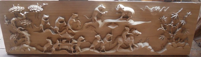 Tranh được khắc họa trên chất liệu gỗ