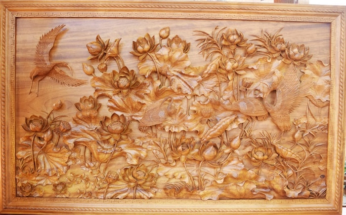 Tranh gỗ hoa sen treo trong phòng thờ có ý nghĩa tốt đẹp