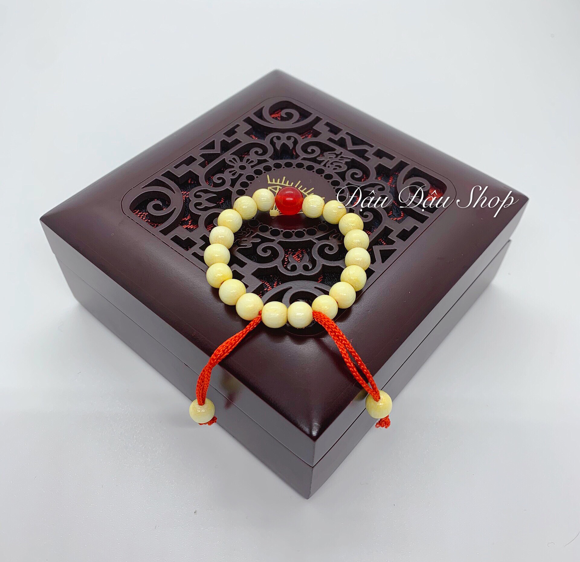 vòng dâu tằm thân mix đá đỏ
